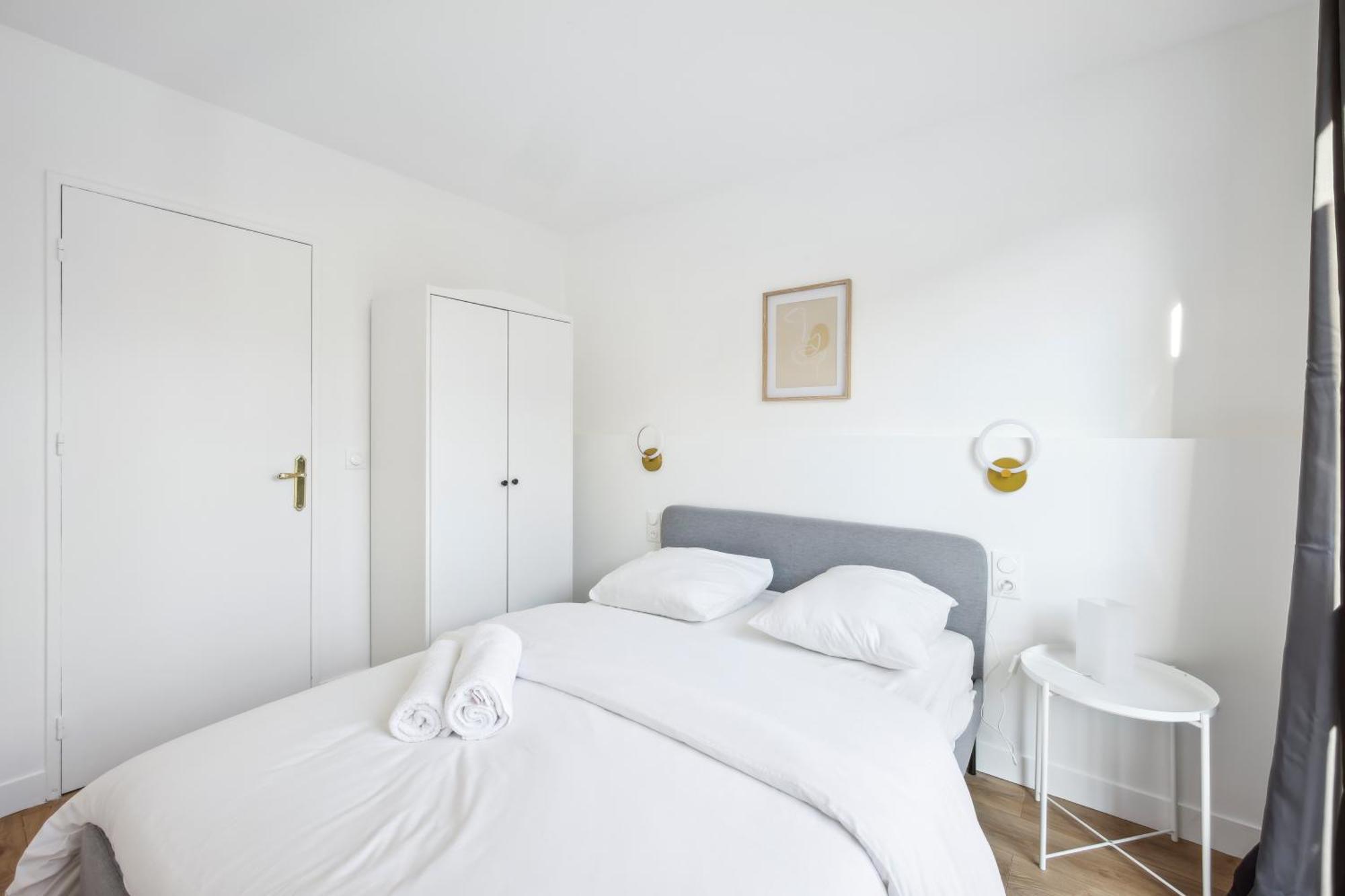 Chic Apart With Parking Apartment Chaville Exterior foto